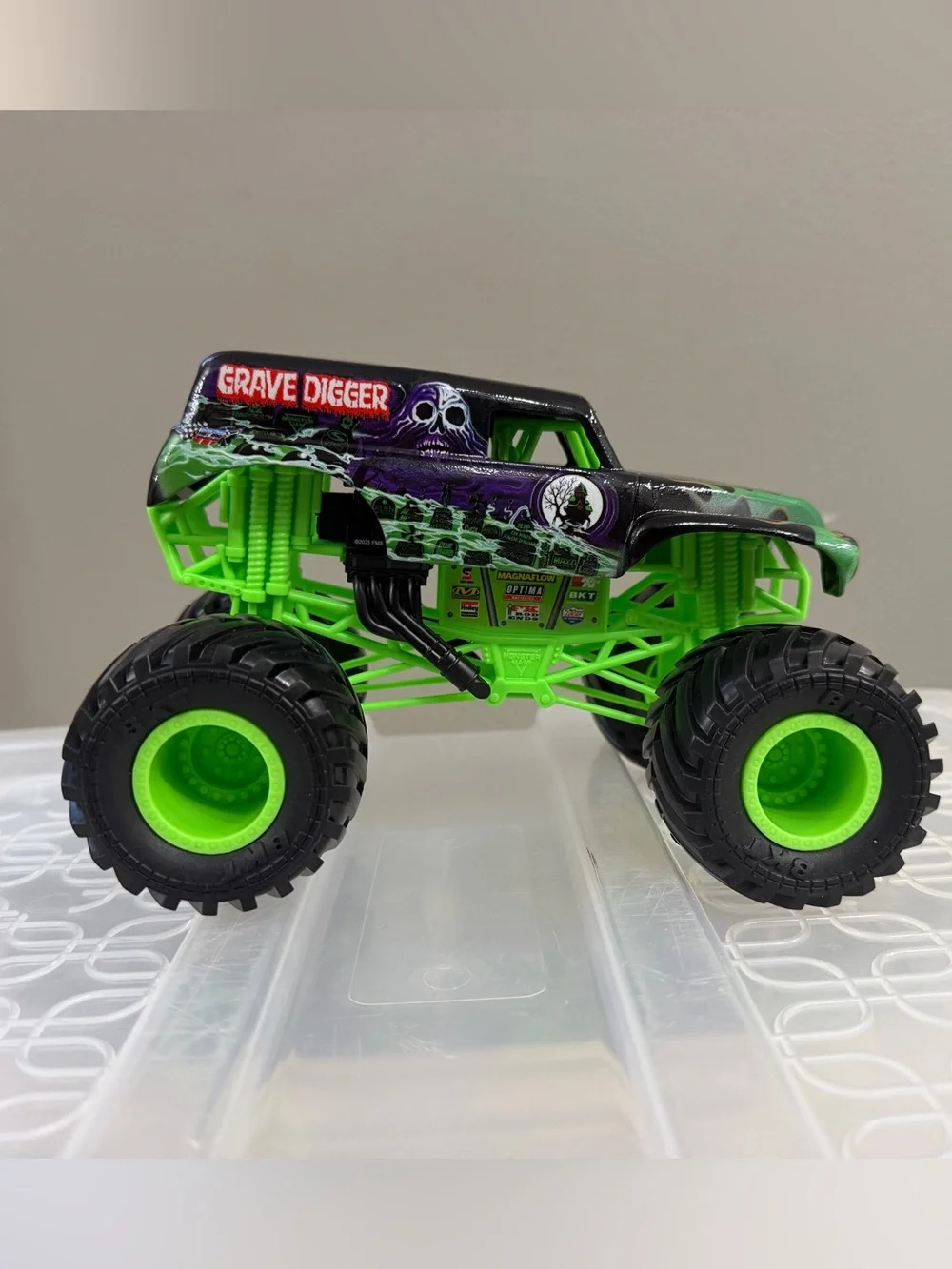 Monster Jam Grave Digger 1:24 Scale Die Cast Monster Truck